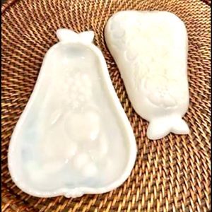 🍒GIFT with 3+ items purchased🍒 Vintage milk glass dish or spoon rest